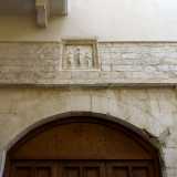 Su strada san Sabino vi � anche un piccolo bassorilievo in pietra, posto su di un portone, raffigurante la Madonna tra due santi